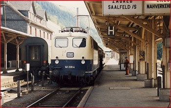 Lokomotive Baureihe 141 im Bahnhof Probstzella