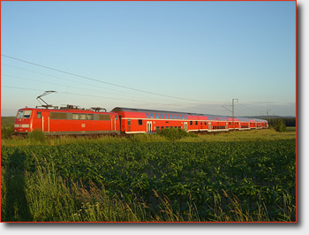 Regionalexpress Lichtenfels - Coburg, bei Ebersdorf E-Lokomotive der Baureihe 111