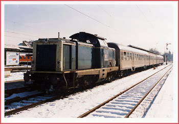Baureihe 211 im Bahnhof von Coburg, bereit zur Abfahrt nach Rodach.