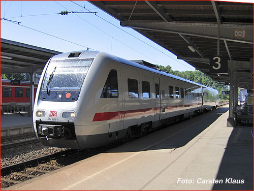 Der Triebwagen mit der Seriennummer 612 486 steht  in Coburg.