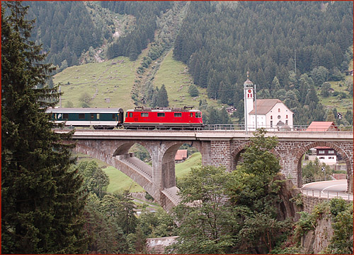 Baureihe re4/4 Meienreussbrücke bei Wassen